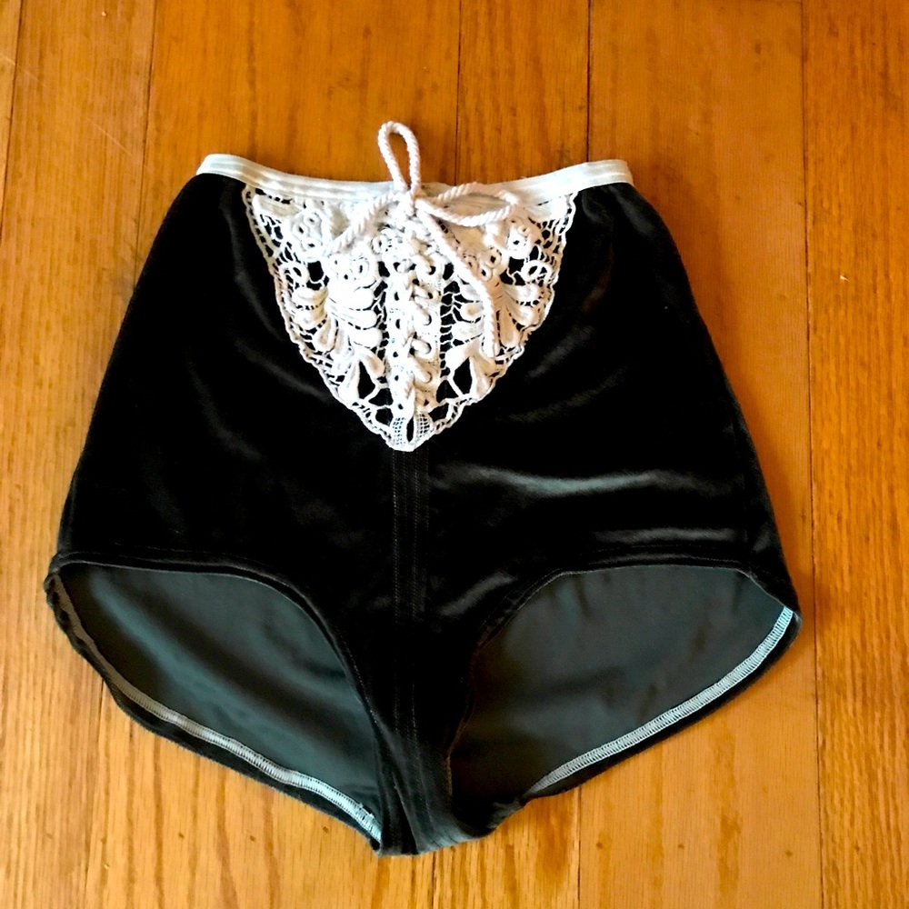 Solstice Intimates hot pants